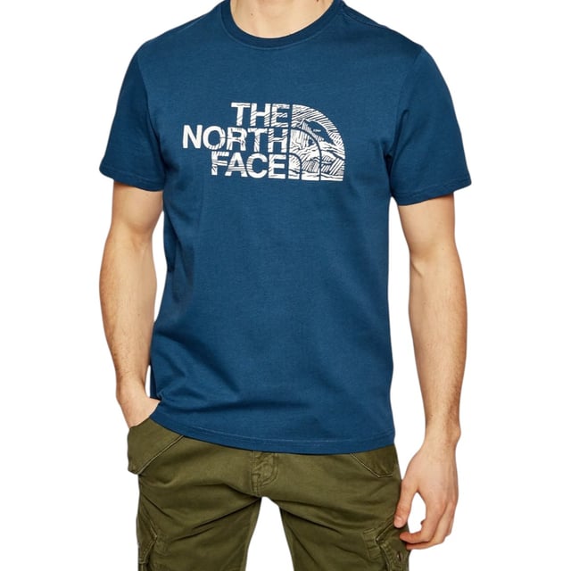 The North Face Woodcut Dome Men's T-Shirts are simple and easy to fuse in any fashion. Whether it be outdoors or indoors, it's subtle style fits for any casual occasion.