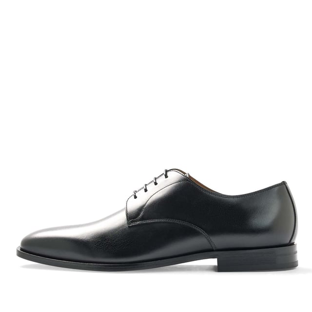 Mens BOSS Lisbon Derby Shoes in black.- Made in Italy.- Premium BOSS business footwear.- Derby upper design in soft leather with stitching details.- Soft cognac lining and a comfortable insole for maximum cushioning and leather sole for a characterful effect.- RESPONSIBLE STYLE- Ref: 50470980-001