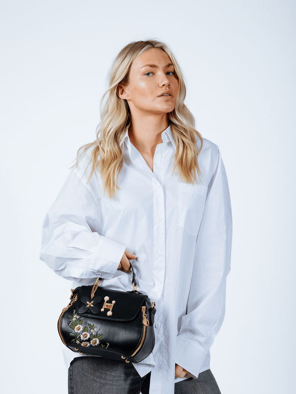 This beautifully embroidered crossbody bag adds a touch of artistry to any outfit. With its intricate design and practical size, it’s the perfect accessory for both casual and chic looks. Colour: Black
Material: 100% PU
Size: W - 24cm H - 17cm D - 10cm
Care: Wipe Clean Only
SKU: HB326102