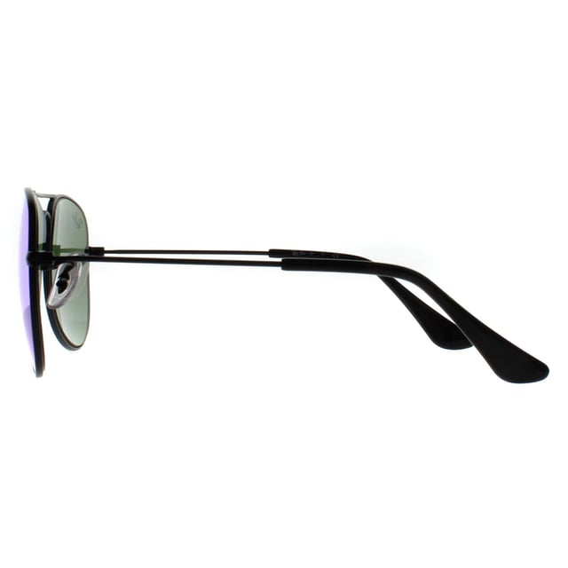 Ray-Ban Junior Sunglasses 9506 201/55 Black Blue Flash Mirror are the kids version of the classic Ray-Ban aviator which offers great eye protection and also style for your hip youngster. This is the best selling sunglass in the world with reduced dimensions for kids.