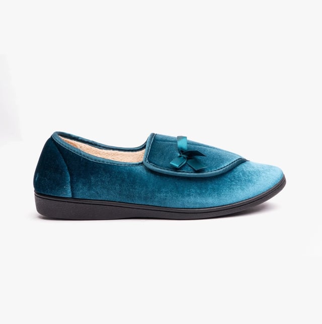 Dr Keller Dr Keller VIOLA Womens Slippers Blue

 Upper Material: Textile

Lining Material: Textile

Sole Material: Synthetic

Closure/Fastening: Touch Fasten

Features: Comfort,Warm Lining

Toe Shape: Round

Shoe Width: Relaxed

Item Weight: 0.6 KG

Heel Height: Flat (Under 2.5cm)

Slipper Style: Full Slipper

Gift Boxed: No
Product Code: B1114-BLU