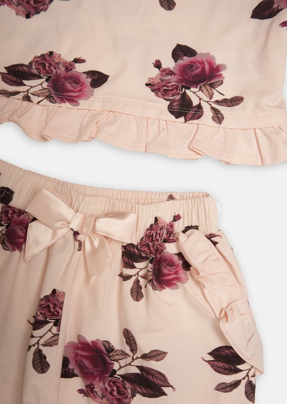 Hit the snooze button! This pyjama set is made with a supersoft cotton jersey. With an all-over beautiful bloom print and pretty ruffle details match perfectly with comfortable elasticated waist shorts.   About me: 100% Cotton Look after me: Think planet. wash at 30c.