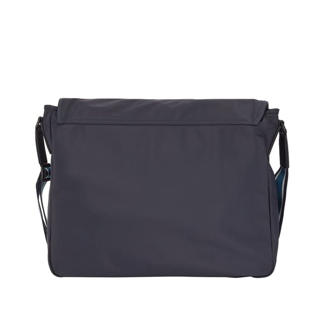 Structured nylon with firm hand feel. Main compartment with flap and velcro closure. Internal zip pocket. Adjustable shoulder strap. Capsule BOSS for Russell Athletic. Dimensions: 40 x 38 x 9 cm. Material: 100% Polyamide. Ref: 50465332410.