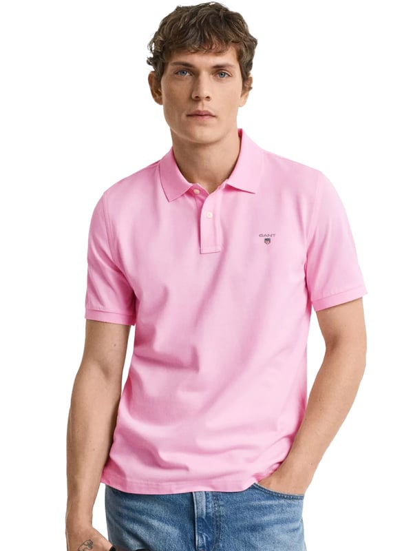 Diese Original Herren Designer Poloshirts mit kurzen Ärmeln von Gant sind mit dem Markenlogo und einem Button-Down-Kragen versehen. Hergestellt aus 100% Baumwolle sind diese leichten und atmungsaktiven Poloshirts mit Regular Fit für Freizeit- oder Arbeitskleidung geeignet.