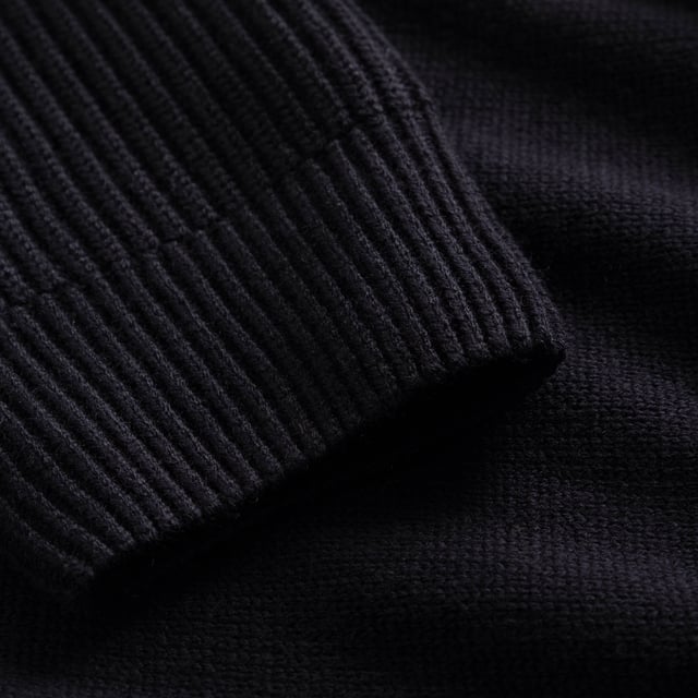Einfarbiger Pullover für Herren von der Marke JOOP!. Hochwertiger Woll-Mix, Feinstrick mit Rippstrick kombiniert, Troyer-Kragen mit Reißverschluss.