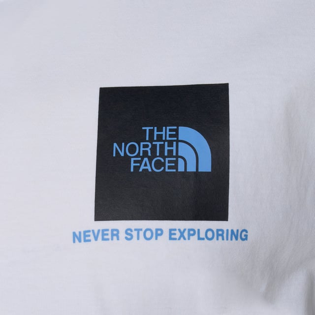 Refresh your everyday look with this men's Fine Box T-Shirt from The North Face. this exclusive tee is cut from soft cotton fabric for total comfort. It features short sleeves with a ribbed crew neckline and is finished up with a box logo and half dome logo