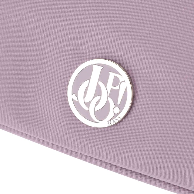 Handtasche für Damen von der Marke Joop! JEANS. Aus der Serie Lietissimo Jasmina Shoulderbag shz. Großes Hauptfach mit Reißverschluss. Längenverstellbare Träger mit Logo Schriftzug.