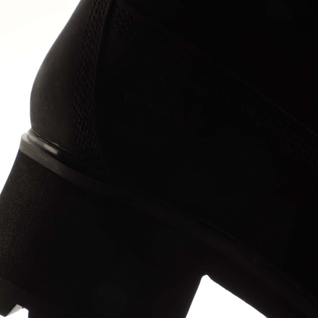Womens Timberland Kinsley 6 Inch Lace-Up Waterproof Boots in black.- Upper made with waterproof Premium Timberland® Leather.- Lace-up style.- Padded collar.- OrthoLite® Impressions memory foam footbed.- Seam-sealed construction.- Compression-moulded EVA midsole.- ReBOTL™ fabric lining containing 50% recycled PET plastic.- Rubber lug outsole.- Ref: A25C40011