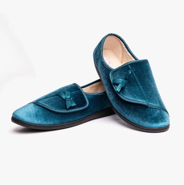 Dr Keller Dr Keller VIOLA Womens Slippers Blue

 Upper Material: Textile

Lining Material: Textile

Sole Material: Synthetic

Closure/Fastening: Touch Fasten

Features: Comfort,Warm Lining

Toe Shape: Round

Shoe Width: Relaxed

Item Weight: 0.6 KG

Heel Height: Flat (Under 2.5cm)

Slipper Style: Full Slipper

Gift Boxed: No
Product Code: B1114-BLU