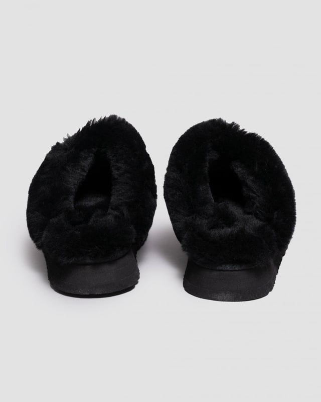 UGG Disquette Womens Slipper Merging the Coquette and Disco styles for a new slipper that's completely unique, the Disquette adds a retro-style platform sole to a familiar slip-on silhouette for outdoor wear, all-day cushion, and a maximalist look.
Crafted from UGG signature sheepskin and suede, this effortless style adds a playful statement to all your favourite outfits, try pairing with jeans or a flowy midi dress.