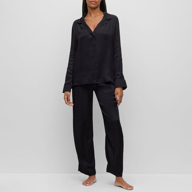 Womens Hugo Satinoir Pyjamas in black.- Spread collar.- Long sleeves with button cuffs.- Ful button fastening.- Elasticated waistband.- Ref: 50484438001