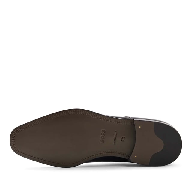 Mens BOSS Lisbon Derby Shoes in black.- Made in Italy.- Premium BOSS business footwear.- Derby upper design in soft leather with stitching details.- Soft cognac lining and a comfortable insole for maximum cushioning and leather sole for a characterful effect.- RESPONSIBLE STYLE- Ref: 50470980-001