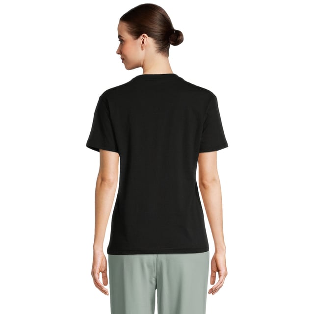 Dos camisetas para mujer de la marca FILA. Mangas cortas, cuello redondo y pequeño logo estampado, hechas de 100% algodón, corte regular.