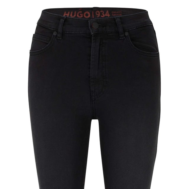 Slim fit - tapered leg - high rise - slit detail outside