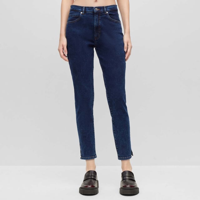 Slim fit - tapered leg - high rise - slit detail outside