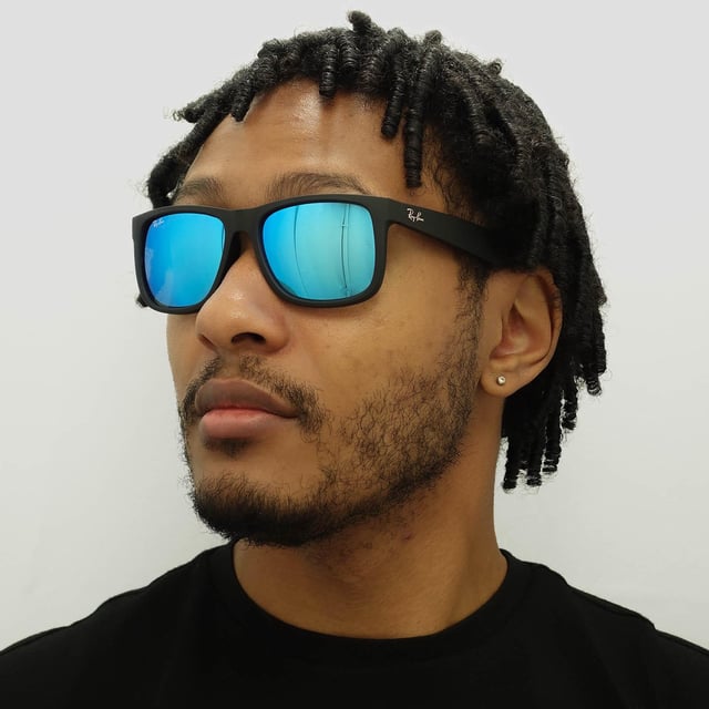 Ray-Ban Sunglasses Justin 4165 622/55 Rubber Black Blue Mirror are inspired by the Original Wayfarer 2140 and are one of the coolest designs throughout the entire Ray-Ban collection. Justin is a bold style that features large, boxy lenses that suit most face shapes and they share the same winged temples as the classic 2140. The propionate plastic frame is super lightweight for comfort and theyâ€™re available in bright, fresh colours as well as the traditional choices. The Ray-Ban Justin is part of the Highstreet collection and are therefore a more affordable choice.
