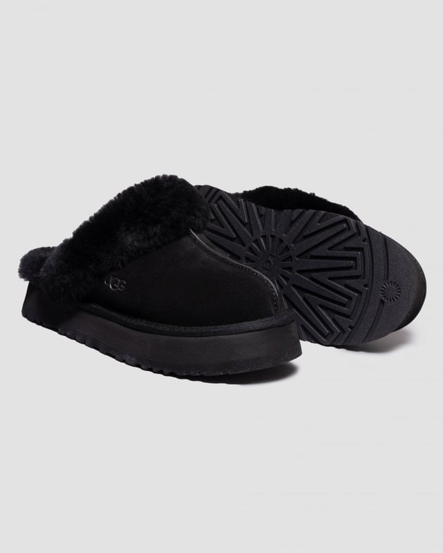 UGG Disquette Womens Slipper Merging the Coquette and Disco styles for a new slipper that's completely unique, the Disquette adds a retro-style platform sole to a familiar slip-on silhouette for outdoor wear, all-day cushion, and a maximalist look.
Crafted from UGG signature sheepskin and suede, this effortless style adds a playful statement to all your favourite outfits, try pairing with jeans or a flowy midi dress.