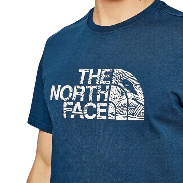 The North Face Woodcut Dome Men's T-Shirts are simple and easy to fuse in any fashion. Whether it be outdoors or indoors, it's subtle style fits for any casual occasion.