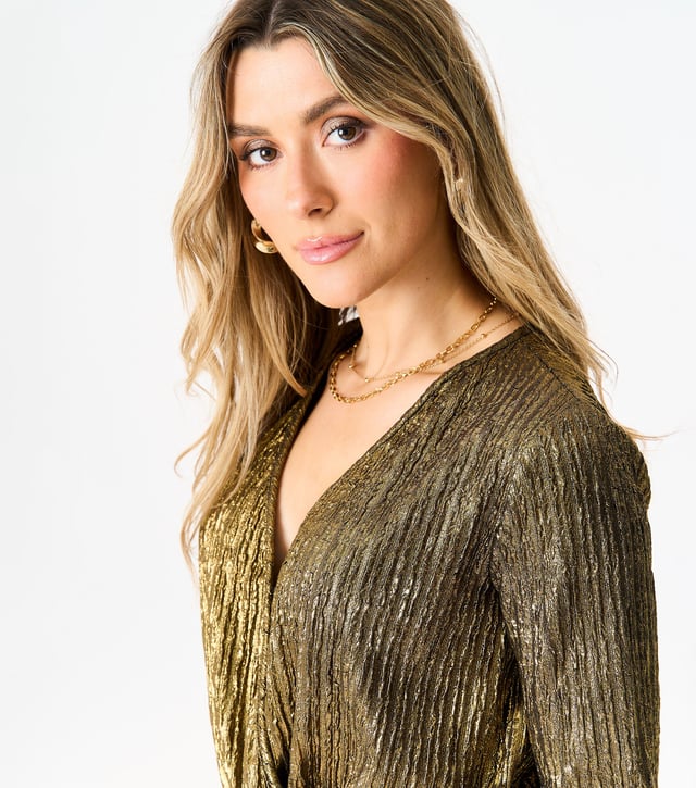 Elevate your fashion game with this Metallic Plisse Wrap Front Bodysuit. The metallic finish adds a touch of glamour to your outfit, while the wrap front design flatters your figure. The bodysuit is perfect for a night out, an event, or any occasion where you want to make a statement.