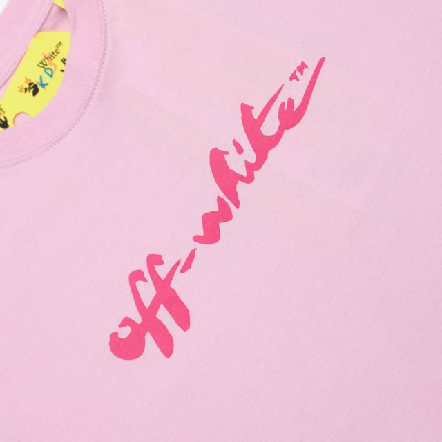 Juniors Off White Script T-Shirt in pink.- Crew neck.- Short sleeves.- Painter inspired Off-White logo on the front.- 100% Cotton.- Ref: OGAA0010043032