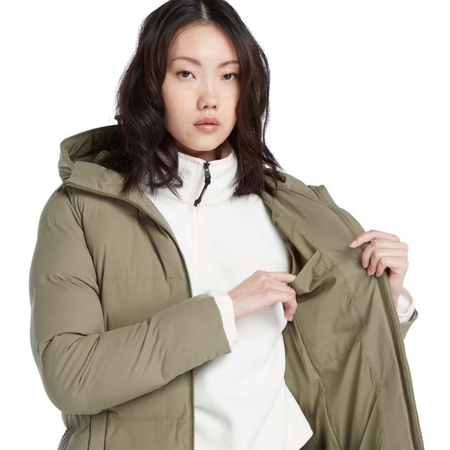 Womens Timberland Durable Water Repellent Parka Jacket in green.- Adjustable hood.- Full zip fastening.- Side pockets.- Adjustable cuffs and hem.- DWR (Durable Water Repellent) Treatment.- Ref: A6SVE5901