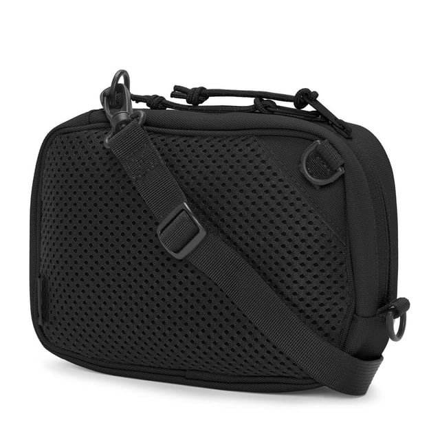 Mens Timberland Crossbody Bag in black.- Large zipper opening into main compartment.- Front panel slip pocket with bungee system and reflective details.- Adjustable shoulder strap.- Mesh back panel.- 2 ways of wearing.- Woven stacked logo badge.- Ref: A5SSY0011