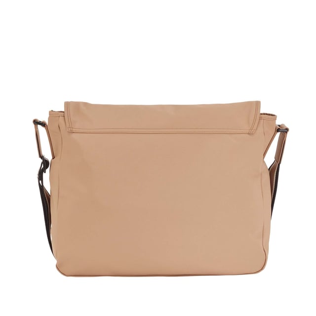 Structured nylon with firm hand feel. Main compartment with flap and velcro closure. Internal zip pocket. Adjustable shoulder strap. Capsule BOSS for Russell Athletic. Dimensions: 40 x 38 x 9 cm. Material: 100% Polyamide. Ref: 50465332262.