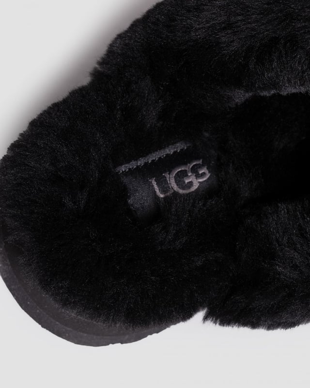 UGG Disquette Womens Slipper Merging the Coquette and Disco styles for a new slipper that's completely unique, the Disquette adds a retro-style platform sole to a familiar slip-on silhouette for outdoor wear, all-day cushion, and a maximalist look.
Crafted from UGG signature sheepskin and suede, this effortless style adds a playful statement to all your favourite outfits, try pairing with jeans or a flowy midi dress.
