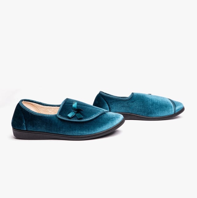 Dr Keller Dr Keller VIOLA Womens Slippers Blue

 Upper Material: Textile

Lining Material: Textile

Sole Material: Synthetic

Closure/Fastening: Touch Fasten

Features: Comfort,Warm Lining

Toe Shape: Round

Shoe Width: Relaxed

Item Weight: 0.6 KG

Heel Height: Flat (Under 2.5cm)

Slipper Style: Full Slipper

Gift Boxed: No
Product Code: B1114-BLU