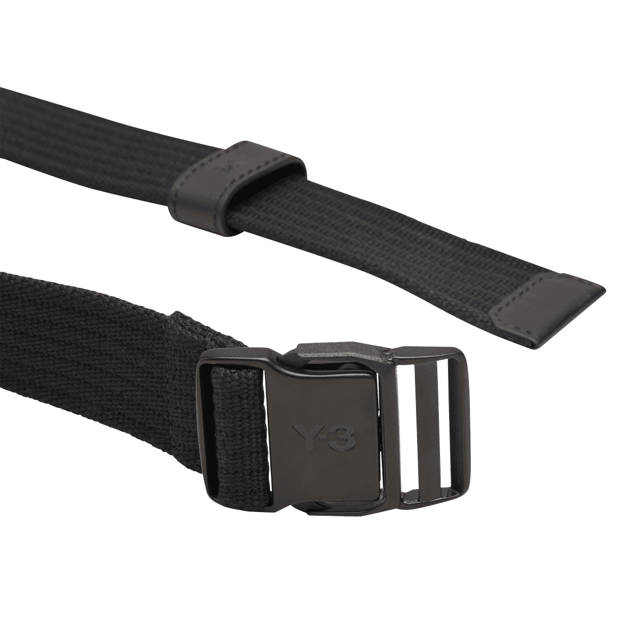 Y-3 Utility Belt in black. The Y-3 Utility Belt harnesses the power of simplicity. An understated piece  it's crafted from durable webbing and finished with a minimalist metal buckle.- An essential belt by Y-3.- Length: 50 cm.- Metal buckle closure.- Y-3 logo print.- 100% recycled polyester plain weave.- Ref: IU4623