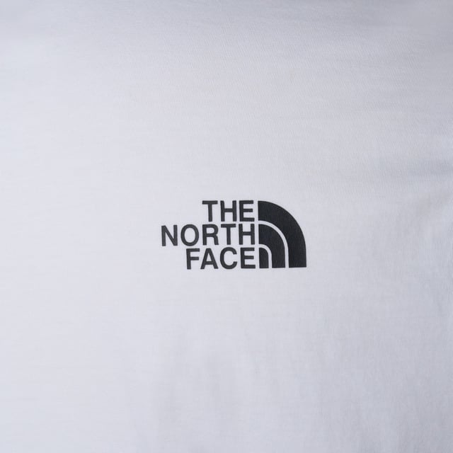 Refresh your everyday look with this men's Fine Box T-Shirt from The North Face. this exclusive tee is cut from soft cotton fabric for total comfort. It features short sleeves with a ribbed crew neckline and is finished up with a box logo and half dome logo