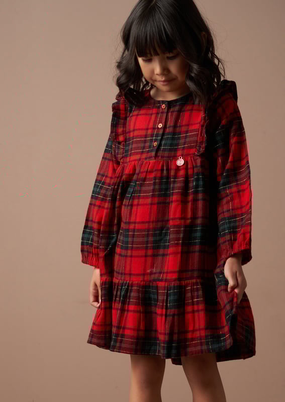 You've never plaid it so good! Look sensational in our tartan dress with cute ruffle detail in an easy to wear sillouette. 