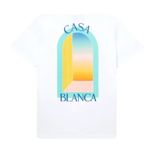 The L'Arc Coloré t-shirt is a short-sleeve design featuring the arch print in a pastel gradient colourway. Crafted from organic cotton, complete with a classic ribbed crew neck and designed for a relaxed fit.