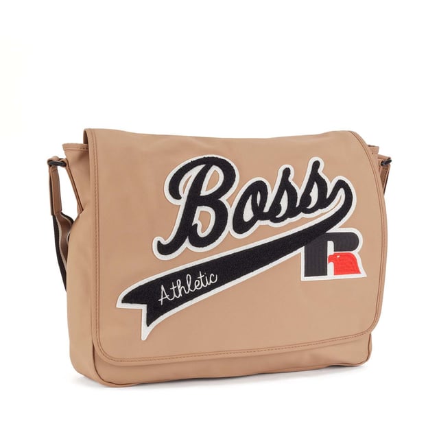 Structured nylon with firm hand feel. Main compartment with flap and velcro closure. Internal zip pocket. Adjustable shoulder strap. Capsule BOSS for Russell Athletic. Dimensions: 40 x 38 x 9 cm. Material: 100% Polyamide. Ref: 50465332262.