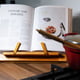 QUVIO Kookboekstandaard / boekenstandaard / tabletstandaard hout
